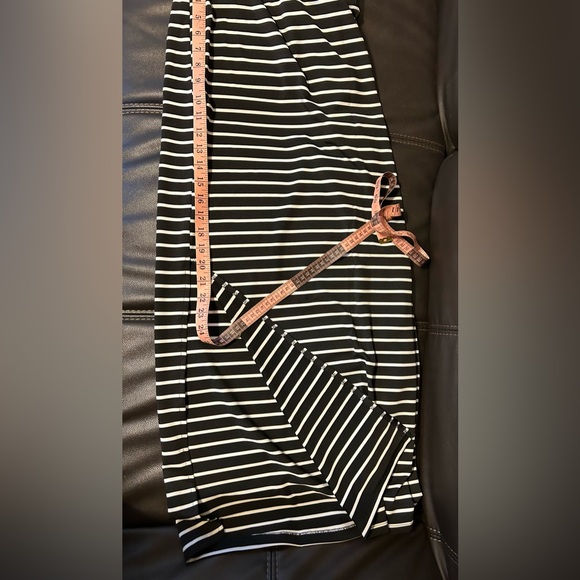 Black and White striped Skirt. Size L. - Picture 11 of 11